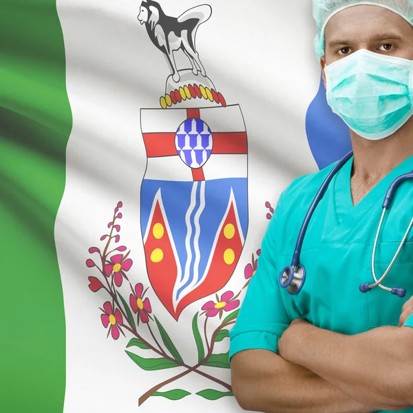 外科医生与加拿大省国旗背景系列-育空地区 — 图库照片