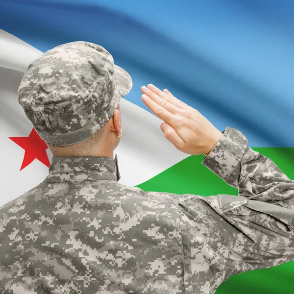 Soldat au chapeau face à la série des drapeaux nationaux - Djibouti — Photo