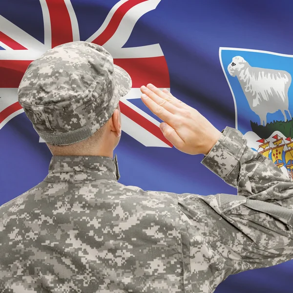 Soldat au chapeau face à la série des drapeaux nationaux - îles Falkland — Photo