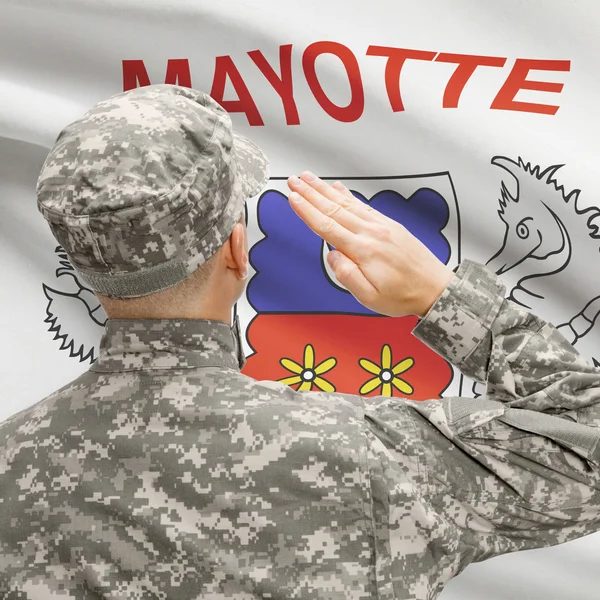 Soldaat in hoed geconfronteerd met nationale vlag serie - Mayotte — Stockfoto