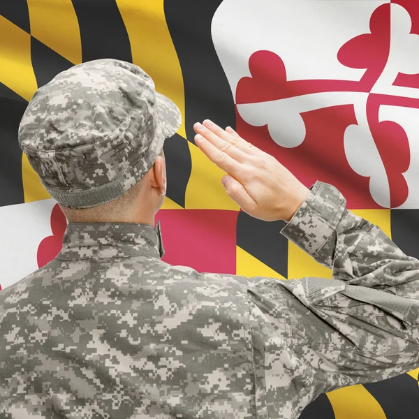 Soldier saluting to US state flag series - Maryland — Stock Photo, Image