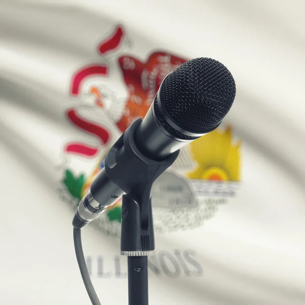 Microfono sul basamento con noi dichiari la bandierina su priorità bassa - Illinois — Foto Stock
