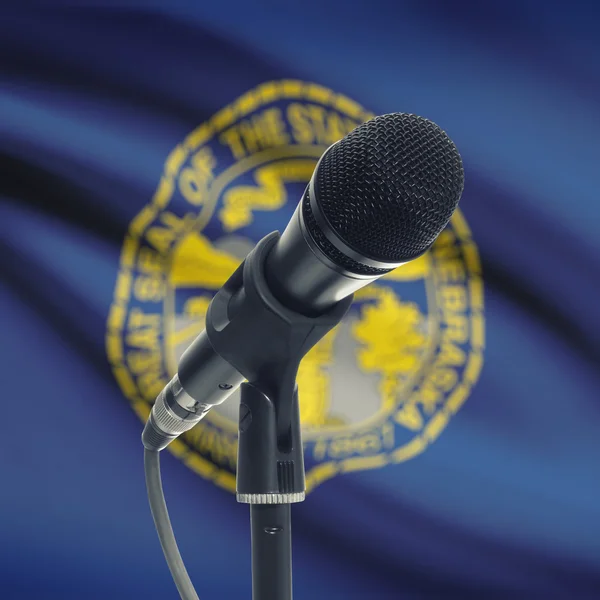 Micrófono en pedestal con nosotros estado de bandera en el fondo - Nebraska — Foto de Stock