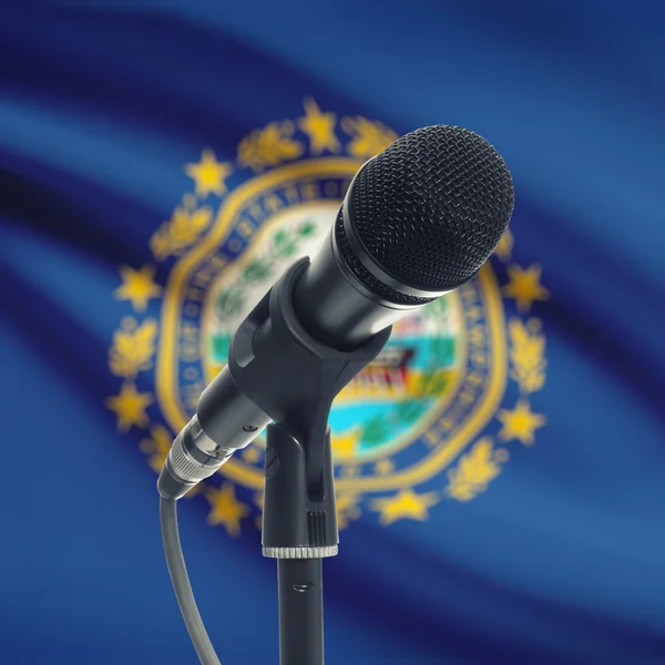 Microphone on stand with US state flag on background - New Hamps — Stockfoto