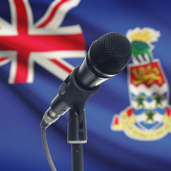 Microphone sur le stand avec le drapeau national sur le fond - Cayman Is — Photo