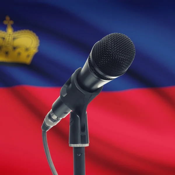 Microphone sur le stand avec le drapeau national sur le fond - Liechtens — Photo