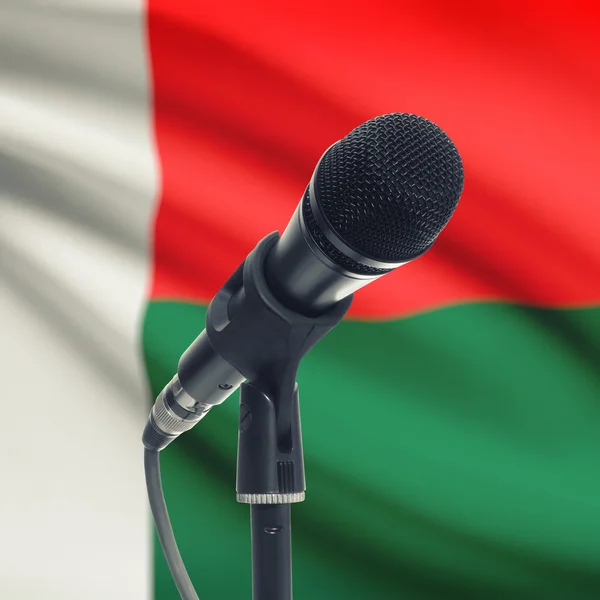 Mikrofon auf Stand mit Nationalflagge auf den Hintergrund - Madagasca — Stockfoto