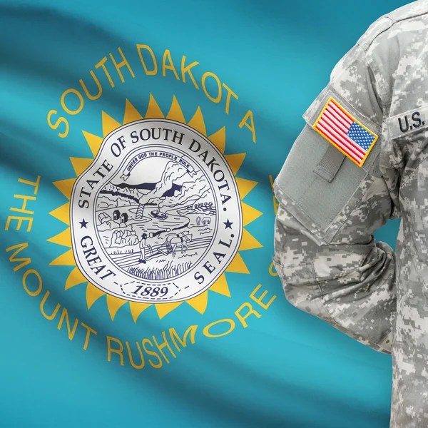 Soldado americano con nosotros serie bandera de estado - Dakota del sur — Foto de Stock