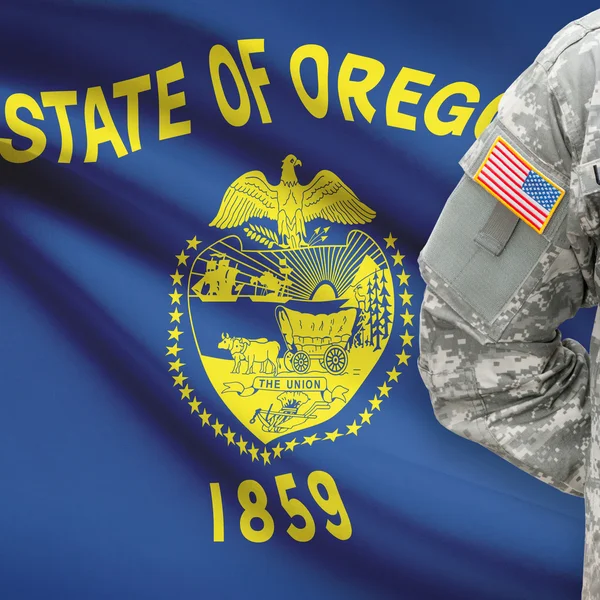 American soldier with US state flag series - Oregon — Stock Photo, Image