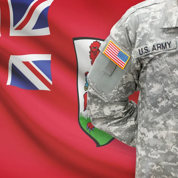 Американский солдат с флагом серии - Бермудские острова — стоковое фото