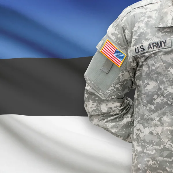 Soldato americano con serie di bandiera - Estonia — Foto Stock