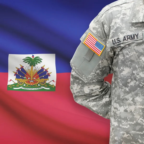Amerikaanse soldaat met vlag serie - Haïti — Stockfoto