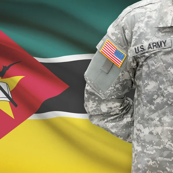 Americký voják s vlajkou series - Mosambik — Stock fotografie