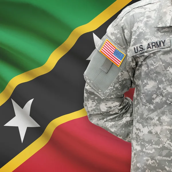 Americký voják s vlajkou series - Svatý Kryštof a Nevis — Stock fotografie