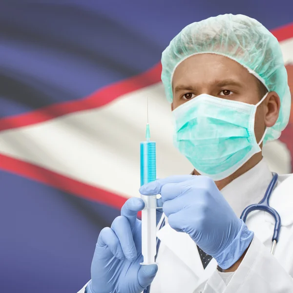 医生用注射器在手和国旗系列-美属萨摩亚 — 图库照片
