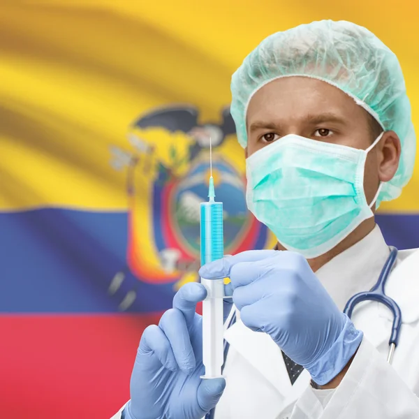 Médecin avec une seringue dans les mains et la série des drapeaux - Equateur — Photo