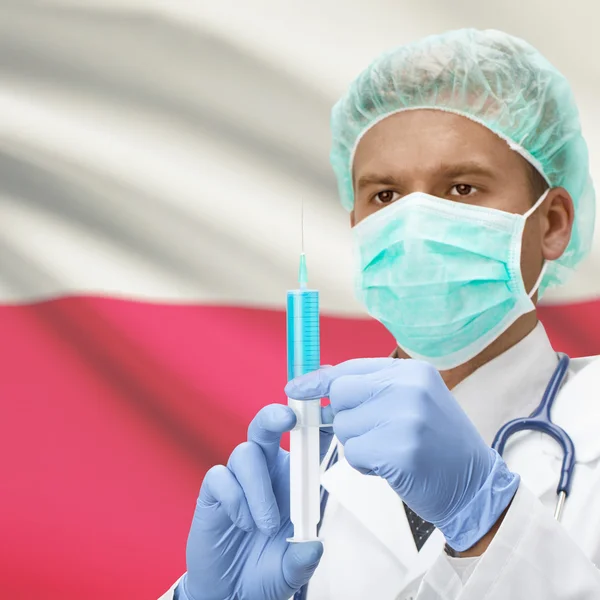 Médecin avec une seringue dans les mains et la série des drapeaux - Pologne — Photo