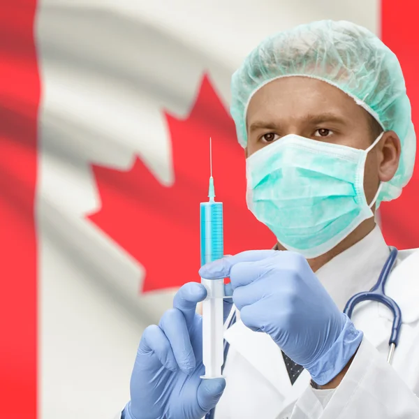 Medico con la siringa in mano e bandiere - Canada — Foto Stock