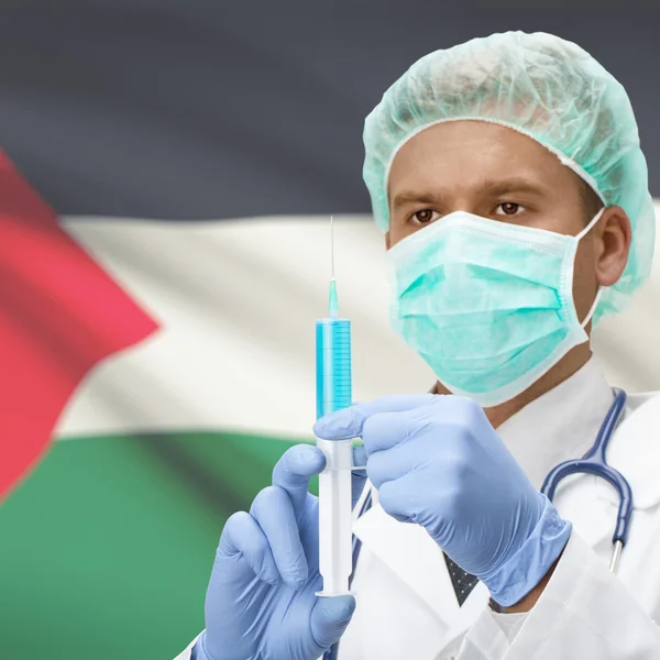 Доктор с шприц в руках и флаг серии - Палестина — стоковое фото