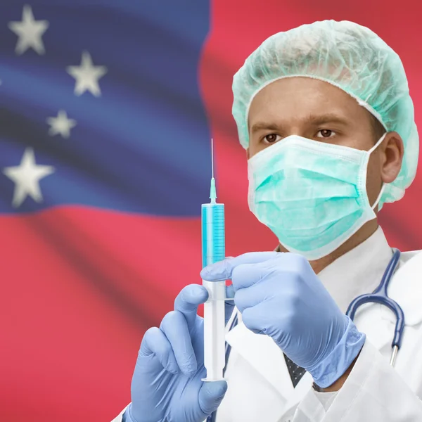 Médecin avec une seringue dans les mains et la série des drapeaux - Samoa — Photo