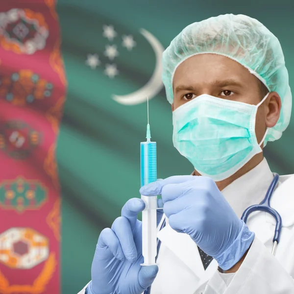Doktor s injekční stříkačkou v ruce a vlajky series - Turkmenistán — Stock fotografie