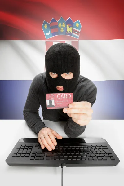 Hacker mit Fahne im Hintergrund hält Ausweis in der Hand - Kroatien — Stockfoto