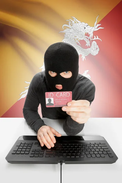 Hacker con bandera en el fondo con tarjeta de identificación en la mano - Bután —  Fotos de Stock