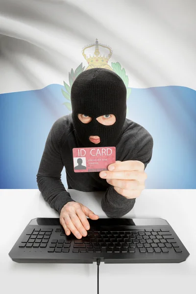 Hacker con bandera en el fondo con tarjeta de identificación en la mano - San Marino —  Fotos de Stock