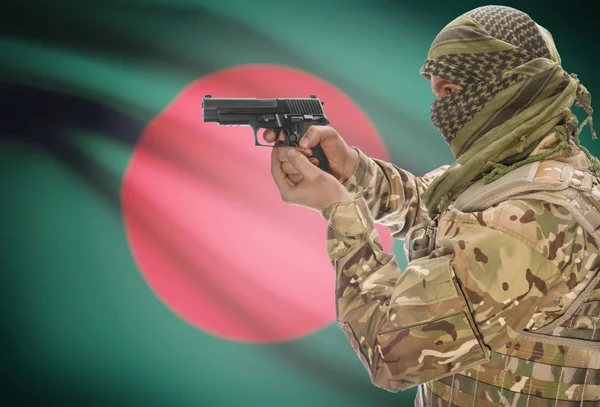 Male in muslim keffiyeh with gun in hand and national flag on background - Bangladesh — Stok Foto