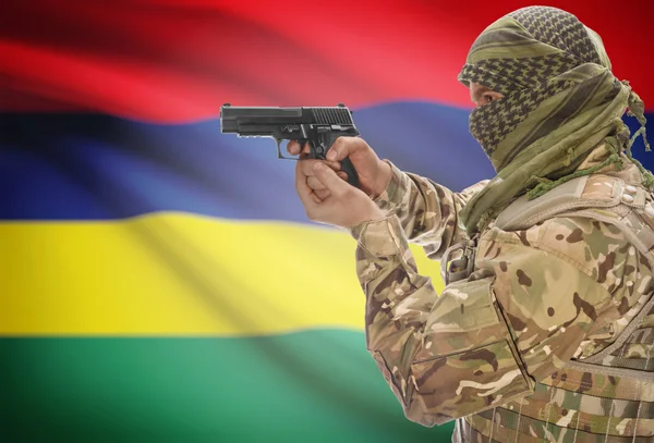 Male in muslim keffiyeh with gun in hand and national flag on background - Mauritius — 图库照片