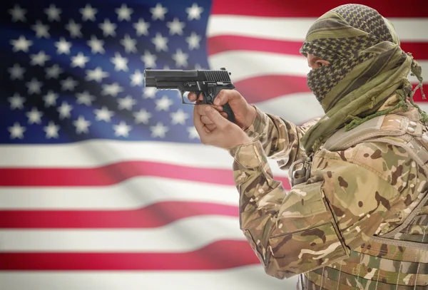 Male in muslim keffiyeh with gun in hand and national flag on background - United States — Stock Photo, Image