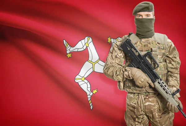 Soldier holding machine gun with flag on background series - Isle of Man — Stock Photo, Image