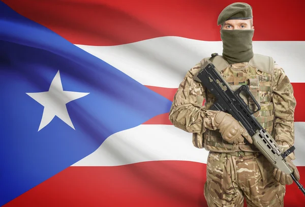 Soldier holding machine gun with flag on background series - Puerto Rico — Fotografia de Stock
