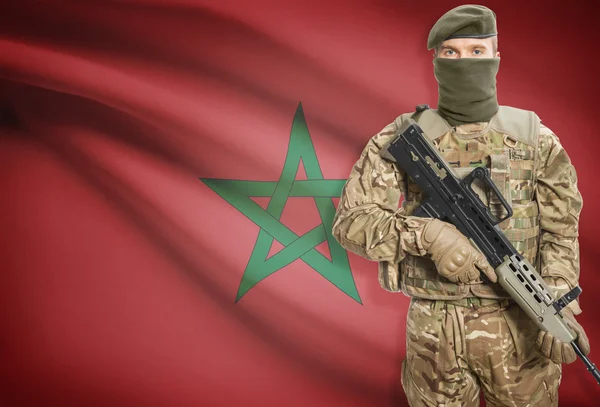 Soldier holding machine gun with flag on background series - Morocco — Stock fotografie
