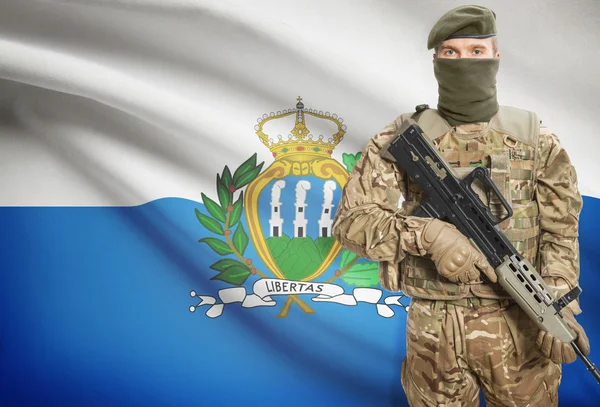 Soldier holding machine gun with flag on background series - San Marino — Stok Foto