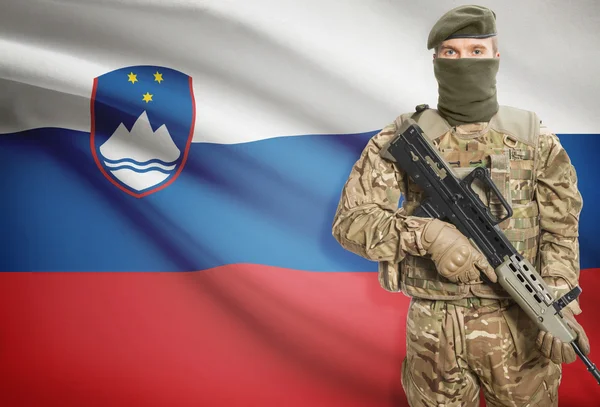 Soldier holding machine gun with flag on background series - Slovenia — Foto Stock