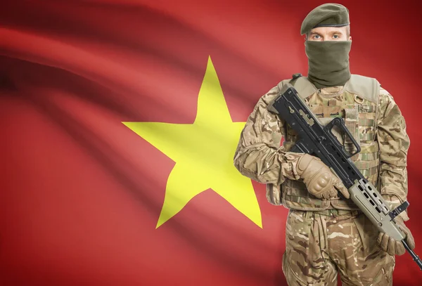 Soldier holding machine gun with flag on background series - Vietnam — Zdjęcie stockowe