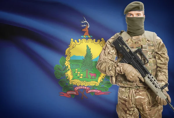 Soldier holding machine gun with USA state flag on background series - Vermont — стокове фото