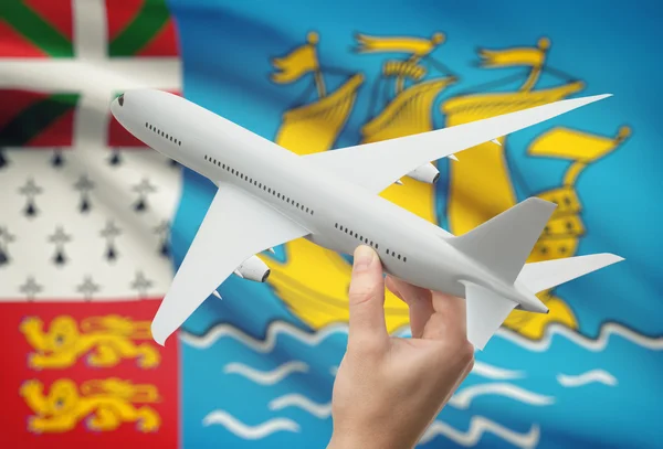 Flugzeug in der Hand mit Flagge auf Hintergrund - Saint-Pierre und Miquelon — Stockfoto
