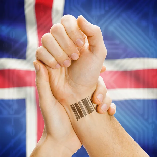 Barcode-ID-Nummer auf Handgelenk und Nationalflagge auf Hintergrund-Serie - Island — Stockfoto