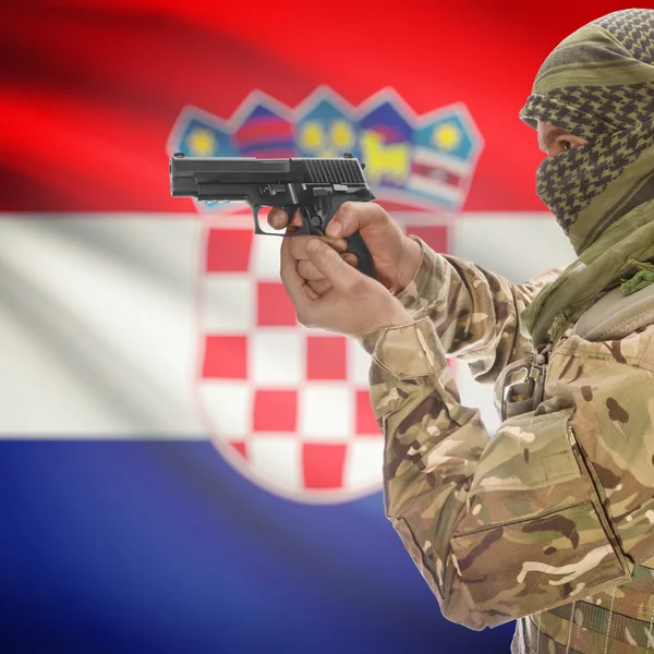 Male with gun in hands and national flag on background - Croatia — Stock Photo, Image