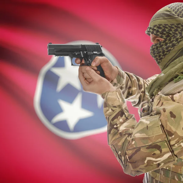 Male with gun in hands and USA state flag on background series - Tennessee — стокове фото