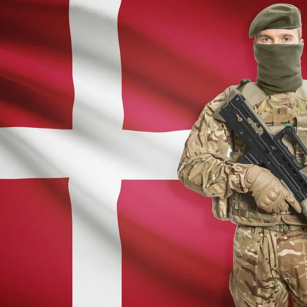 Soldier with machine gun and flag on background - Denmark — Stock Photo, Image