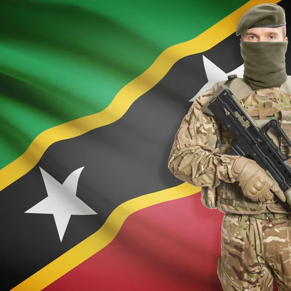 Voják s kulometem a vlajku na pozadí - Svatý Kryštof a Nevis — Stock fotografie