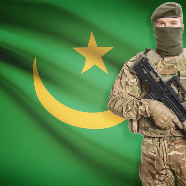 Soldier with machine gun and flag on background - Mauritania — Stok Foto