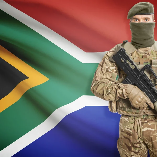 Soldier with machine gun and flag on background - South Africa — Stock Photo, Image