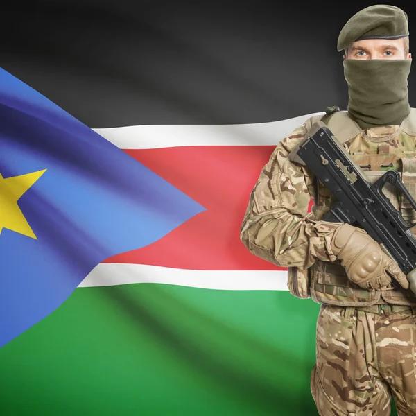 Soldier with machine gun and flag on background - South Sudan — Zdjęcie stockowe