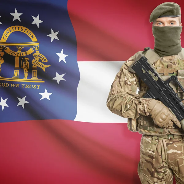 Soldier with machine gun and USA state flag on background - Georgia — Stok Foto