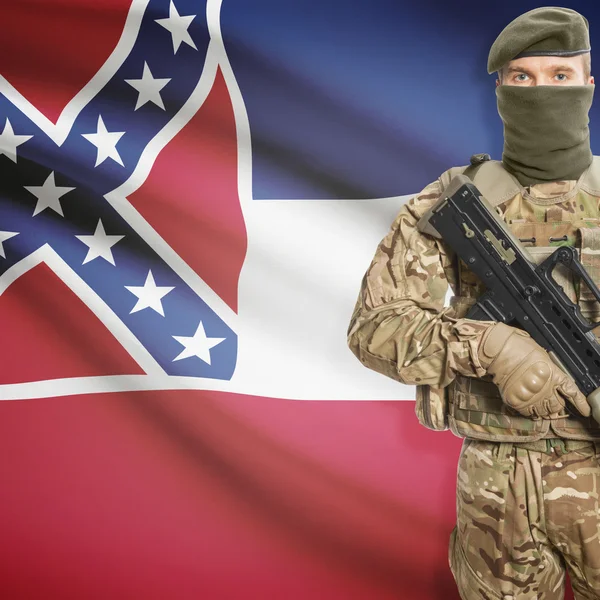 Soldier with machine gun and USA state flag on background - Mississippi — Stok Foto