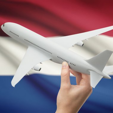 Uçak ile arka plan serisi - Hollanda bayrağı elinde